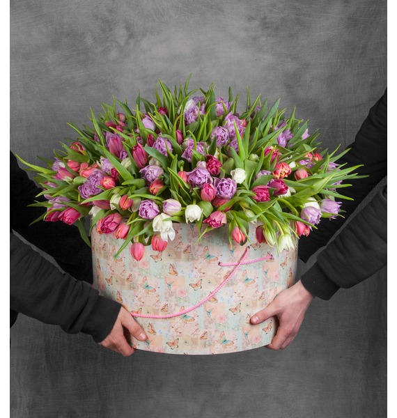 Композиция из 201 тюльпана "Сердце весны"